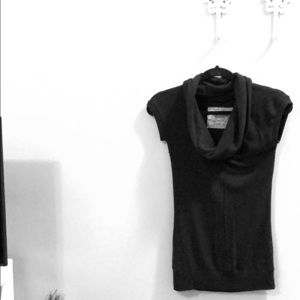 Grey shirt sleeve sweater